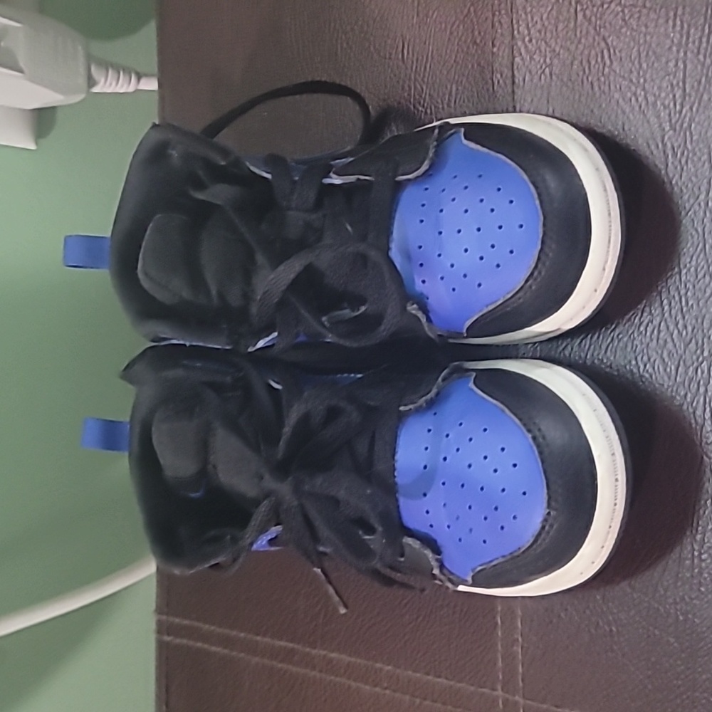 Retro Jordan 1 blue and blk good condition visibly worn